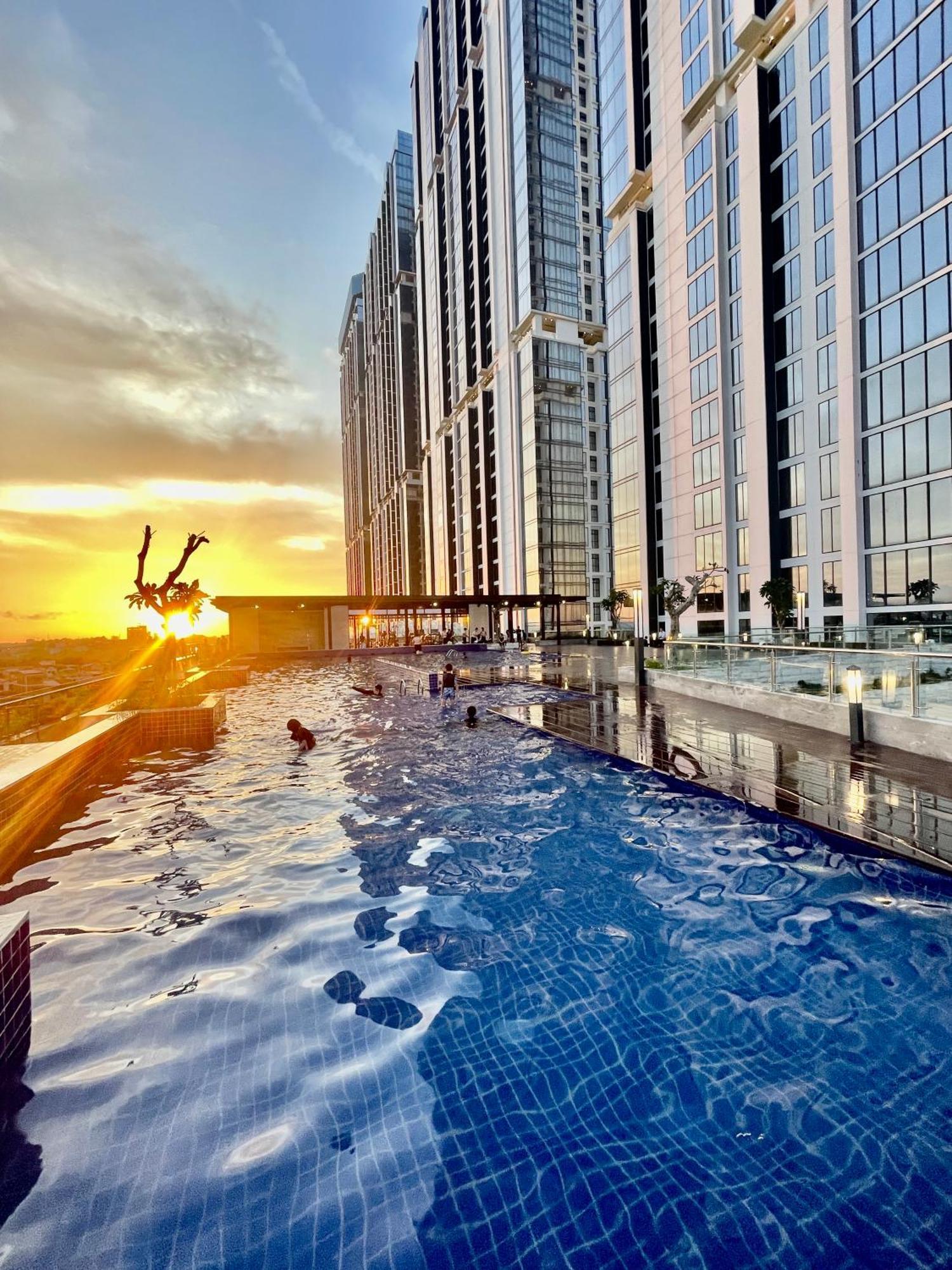 Verdela Pollux Meisterstadt Batam Apartement Dış mekan fotoğraf